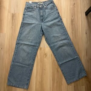 Levi’s high waisted straight jeans size 27